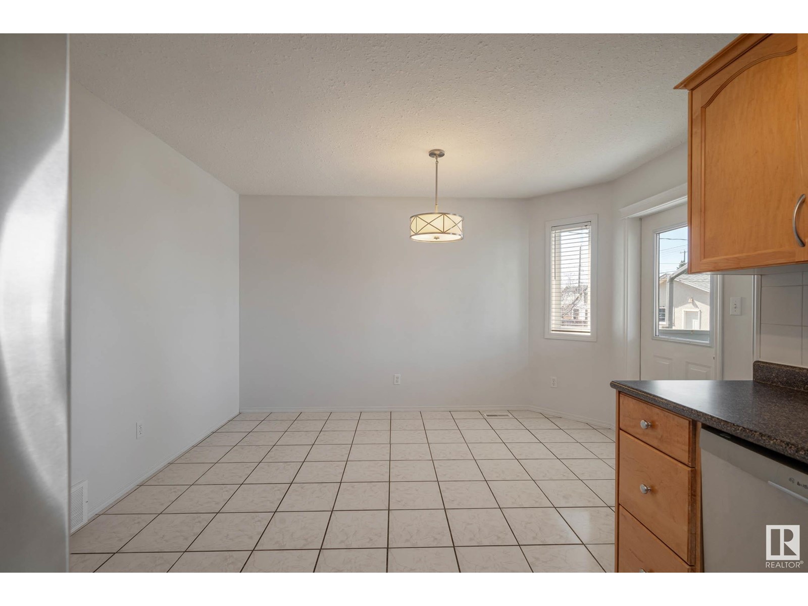 12816 72 St Nw, Edmonton, Alberta  T5C 0P5 - Photo 6 - E4439063