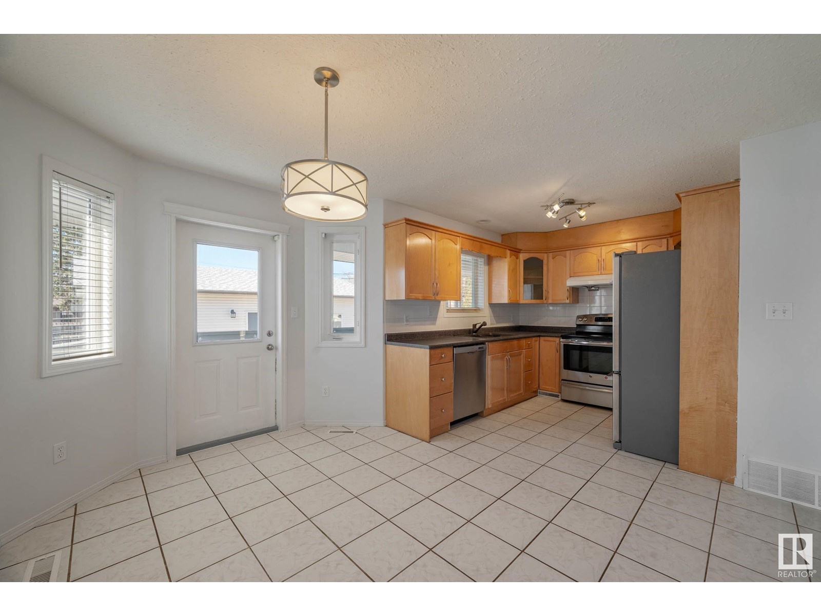 12816 72 St Nw, Edmonton, Alberta  T5C 0P5 - Photo 3 - E4439063
