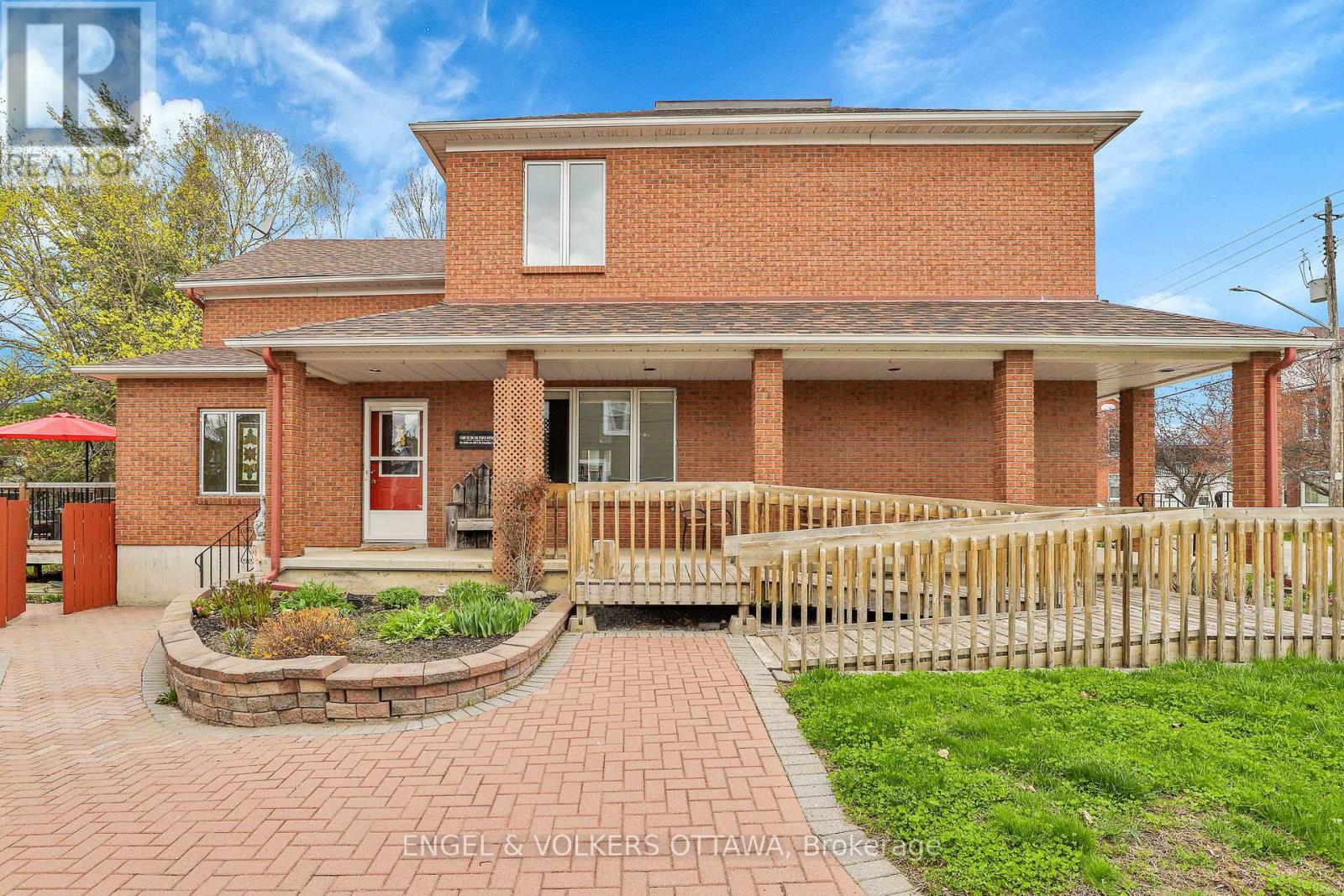 190 John Street N, Arnprior, Ontario  K7S 2N9 - Photo 2 - X12180770