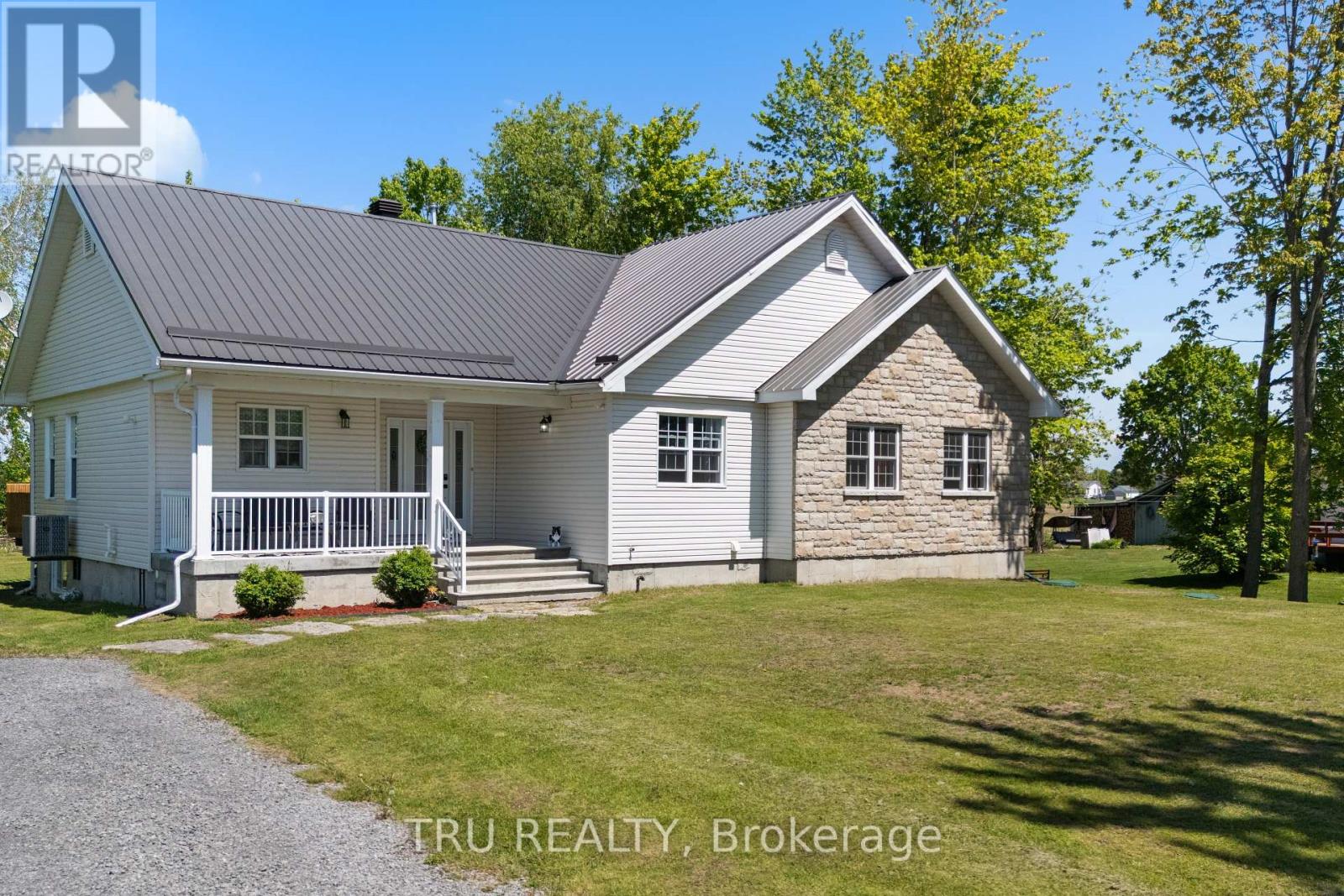 1151 County Rd 2 Road, Alfred And Plantagenet, Ontario  K0B 1C0 - Photo 4 - X12180856