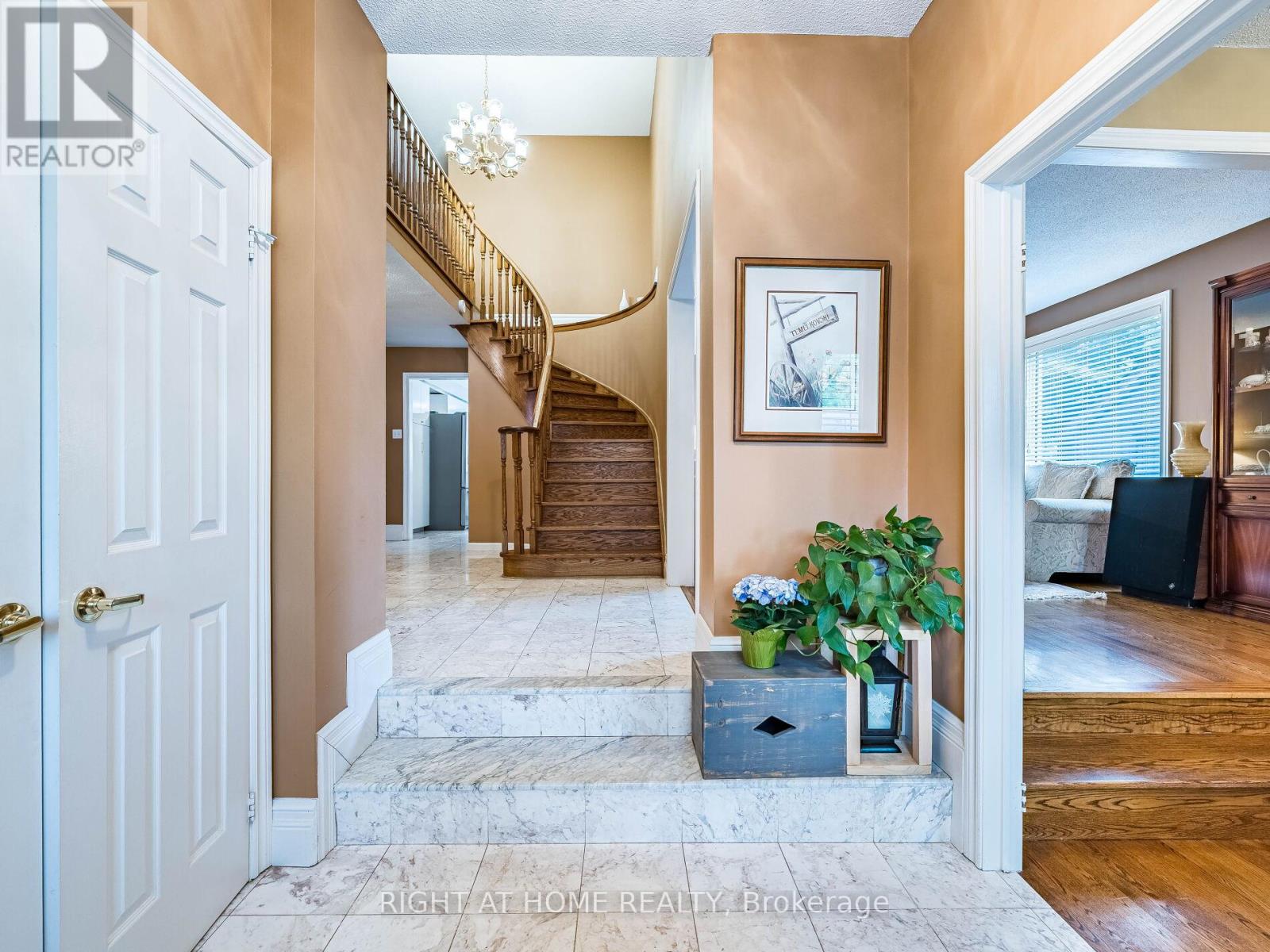 56 Soho Crescent, Markham, Ontario  L3P 7H5 - Photo 6 - N12180691