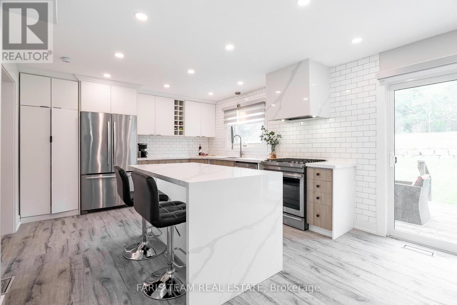 432 Edgehill Drive, Barrie, Ontario  L4N 9X4 - Photo 4 - S12180695