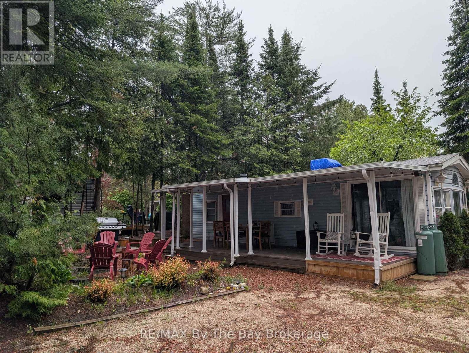 210 - 85 Theme Park Drive N, Wasaga Beach, Ontario  L9Z 1X7 - Photo 3 - S12180773