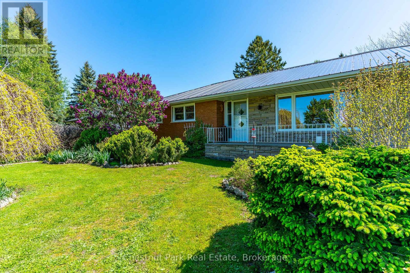 31 Saunders Street, Collingwood, Ontario L9Y 0G3 - Photo 2 - S12180823