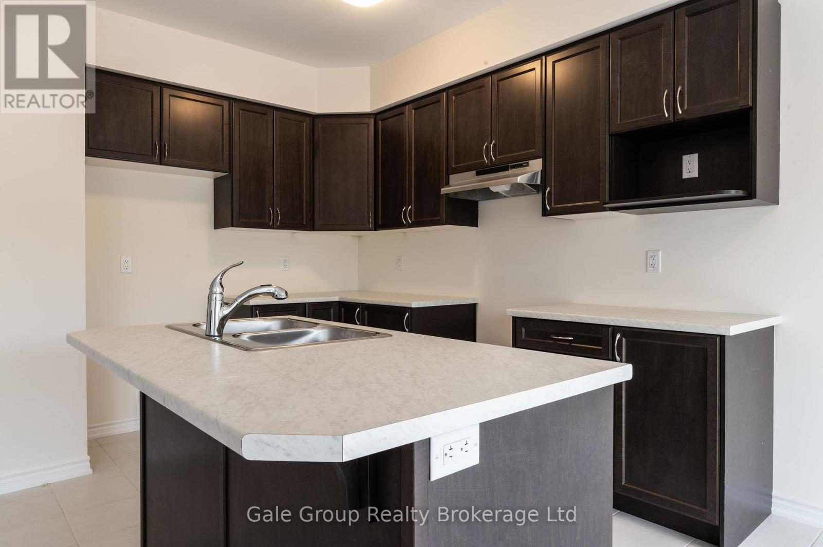 33 Dennis Avenue, Brantford, Ontario  N3V 0B9 - Photo 11 - X12180777
