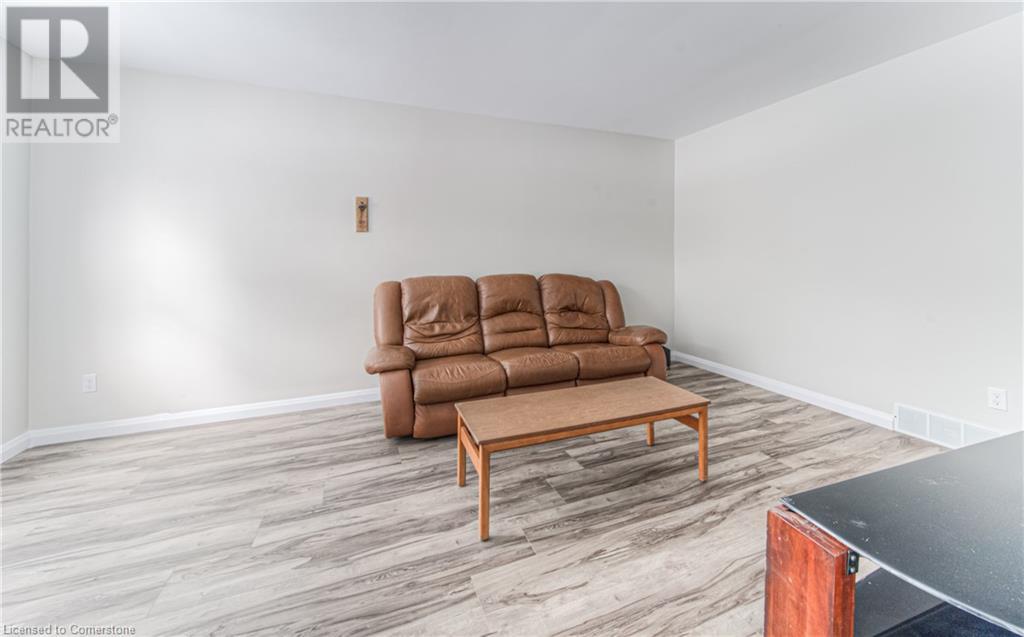 42 Cardill Crescent, Waterloo, Ontario  N2L 3Y6 - Photo 4 - 40734510