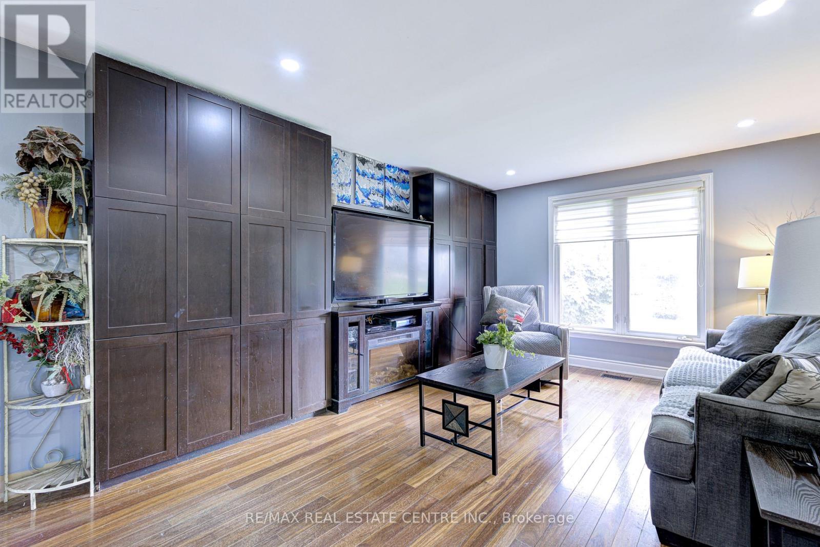 8136 Hornby Road, Halton Hills, Ontario  L0P 1E0 - Photo 10 - W12180676