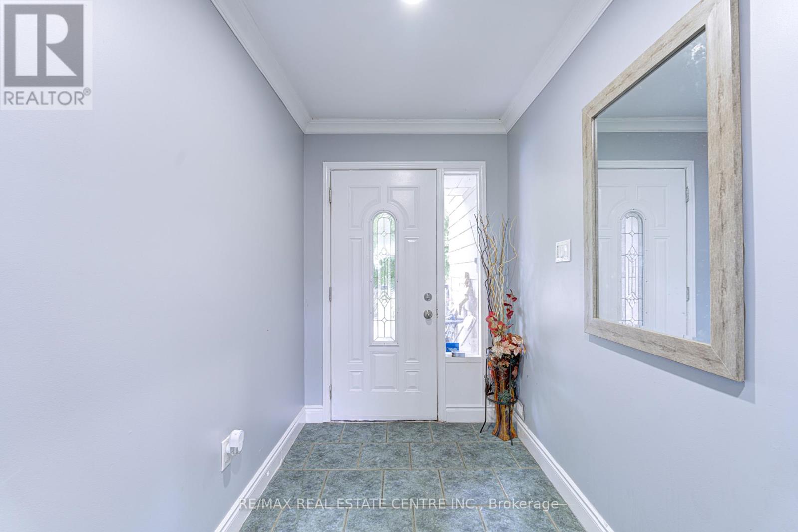 8136 Hornby Road, Halton Hills, Ontario  L0P 1E0 - Photo 8 - W12180676