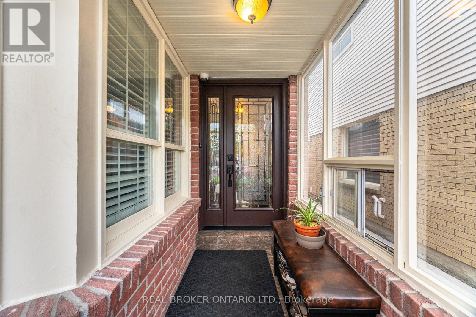 28 Lacewood Crescent, Brampton, Ontario  L6S 3K4 - Photo 3 - W12180720