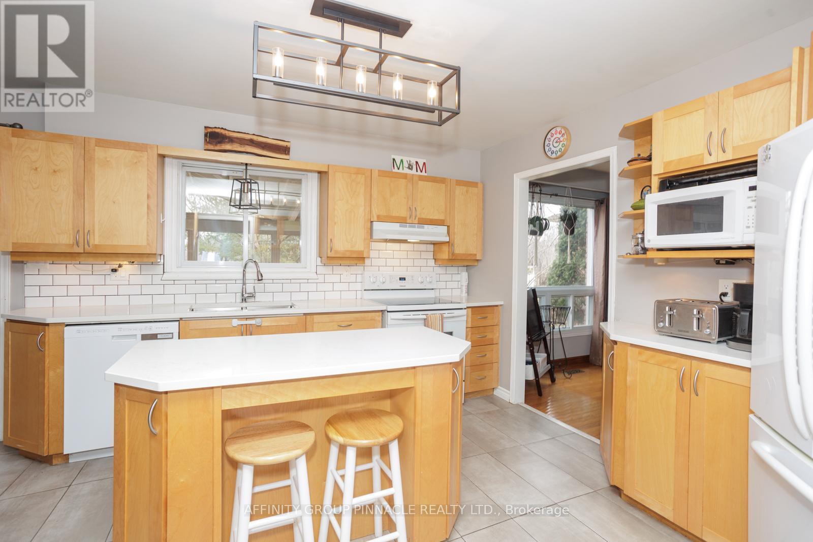 21 Mcdonagh Drive, Kawartha Lakes, Ontario  K9V 5A9 - Photo 16 - X12134541