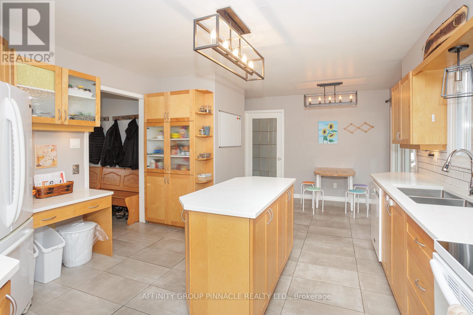 21 Mcdonagh Drive, Kawartha Lakes, Ontario  K9V 5A9 - Photo 20 - X12134541