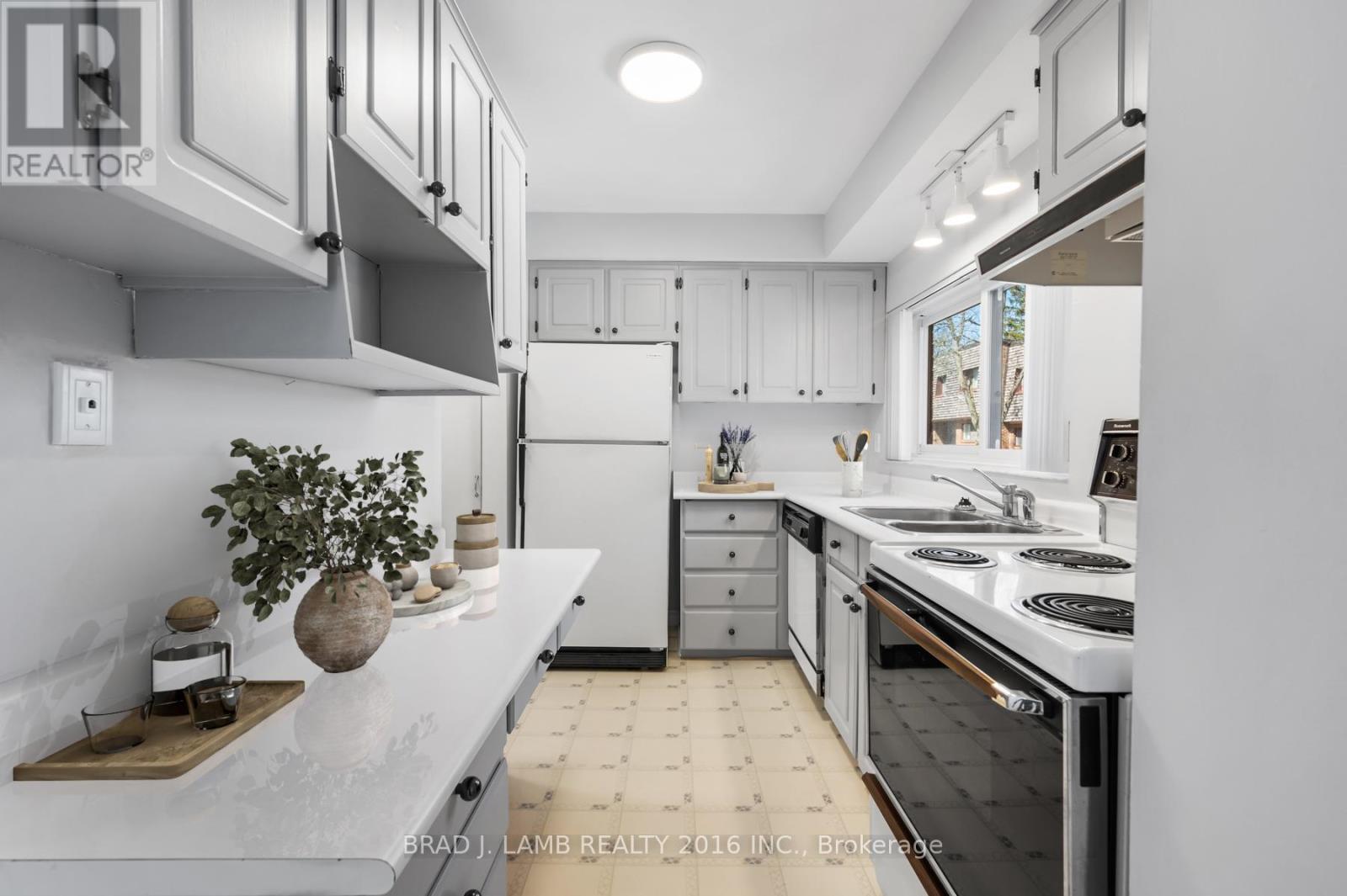 8 - 70 Castlebury Crescent, Toronto, Ontario  M2H 1W8 - Photo 9 - C12179196