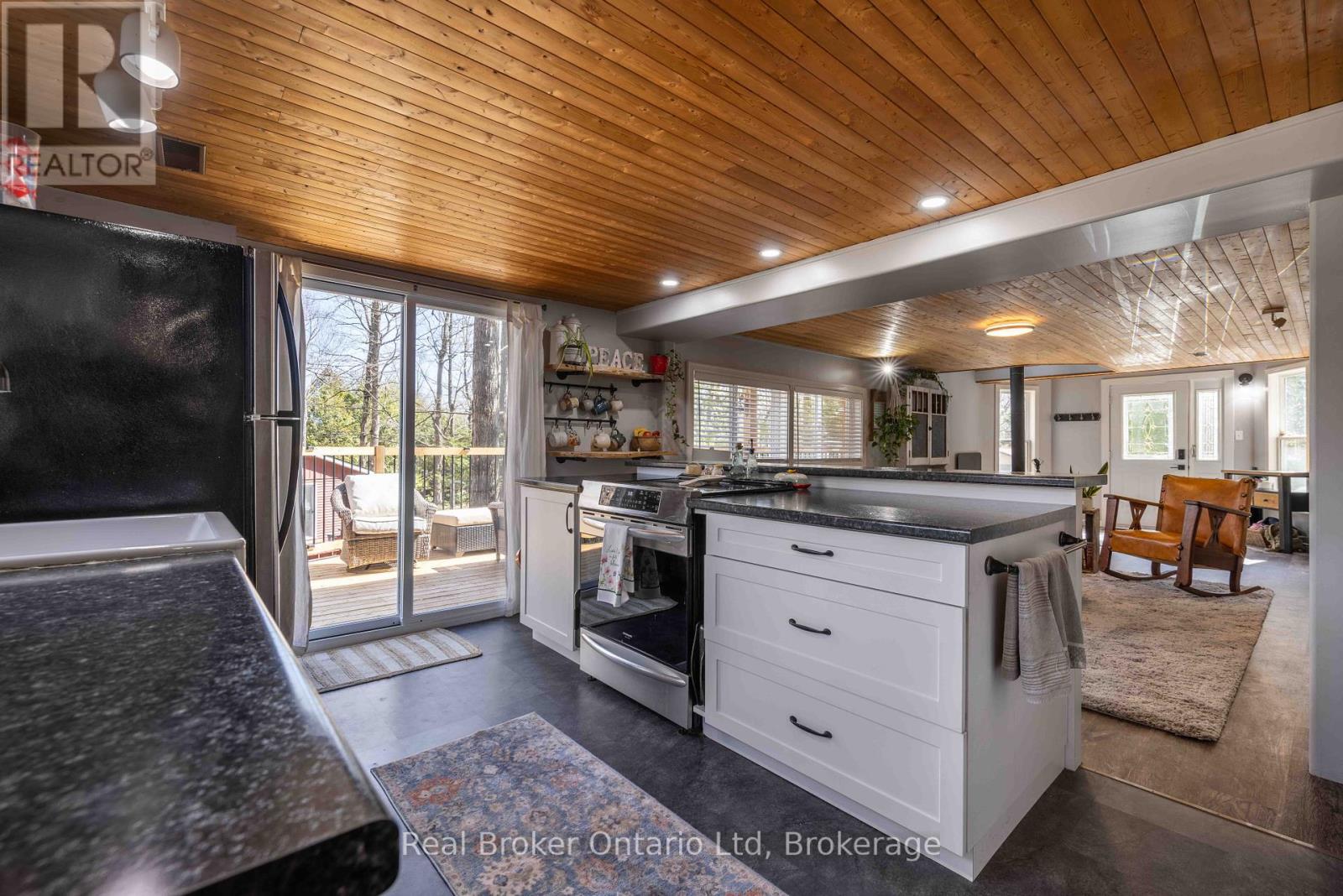 12 7th Avenue, South Bruce Peninsula, Ontario  N0H 2T0 - Photo 12 - X12111849