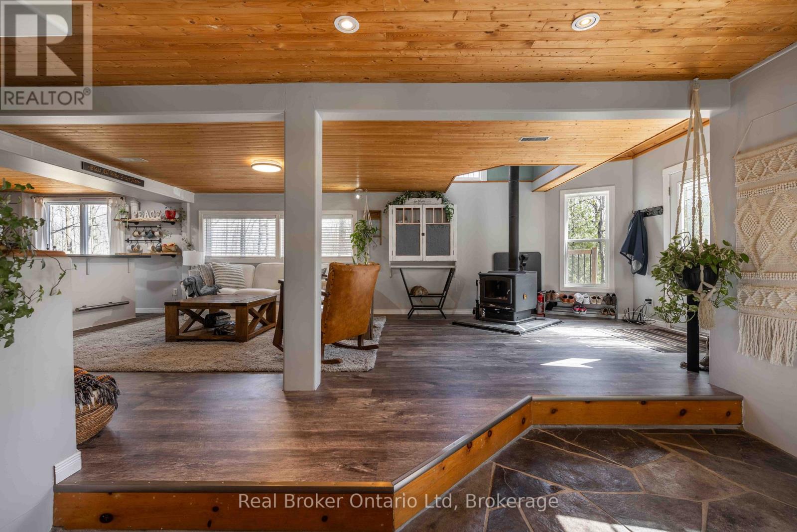 12 7th Avenue, South Bruce Peninsula, Ontario  N0H 2T0 - Photo 5 - X12111849