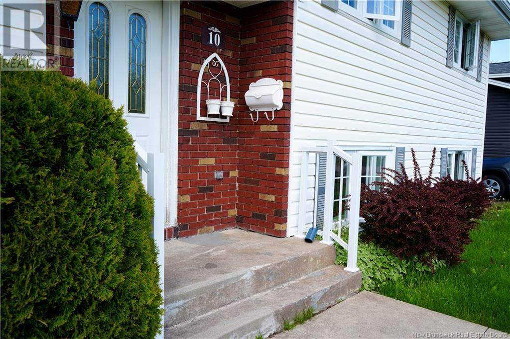 Property at 10 Rosedale Avenue image 3