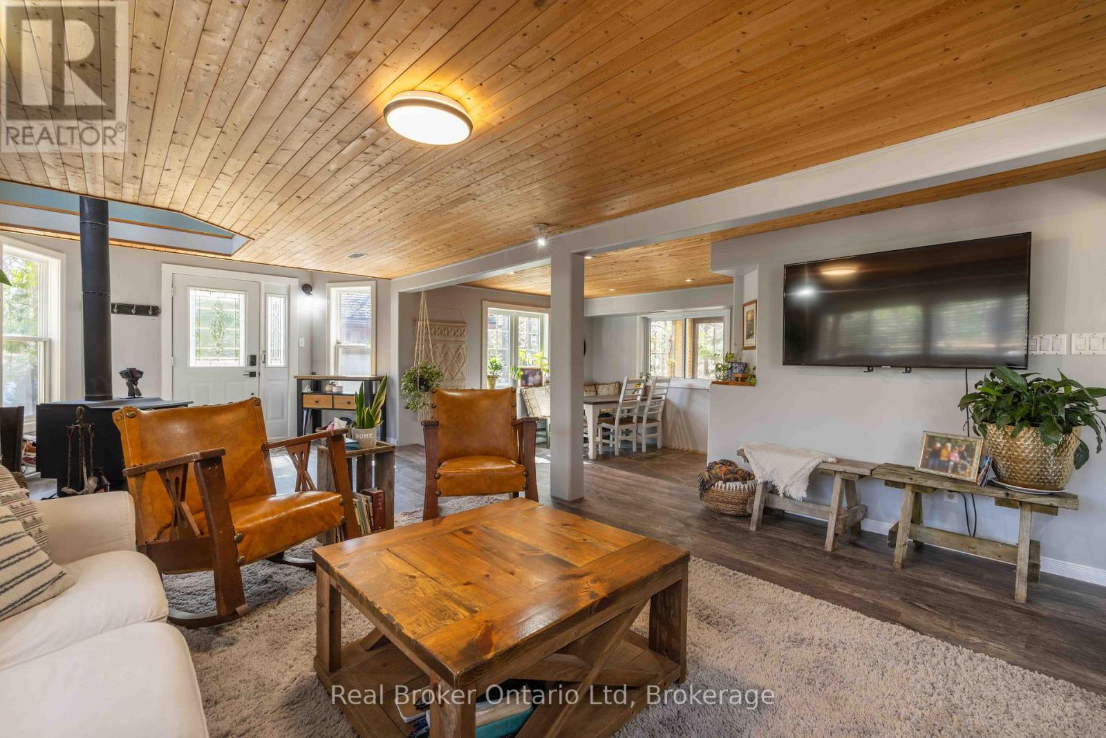 12 7th Avenue, South Bruce Peninsula, Ontario  N0H 2T0 - Photo 6 - X12111849