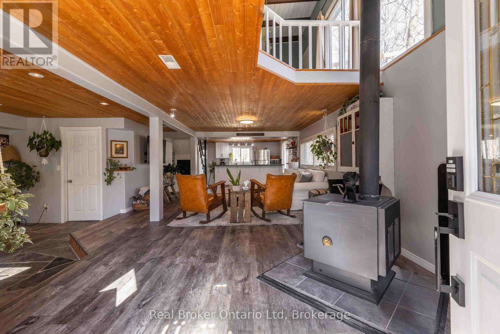12 7th Avenue, South Bruce Peninsula, Ontario  N0H 2T0 - Photo 8 - X12111849