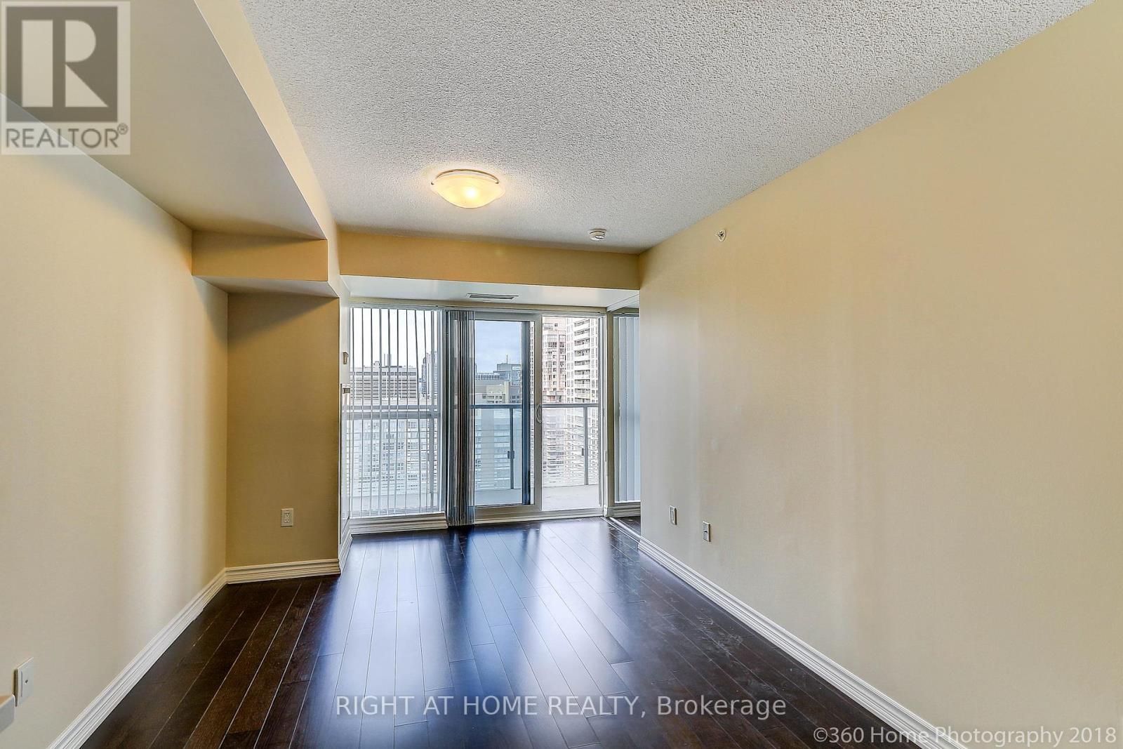 1912 - 386 Yonge Street, Toronto, Ontario  M5B 0A5 - Photo 14 - C12180791