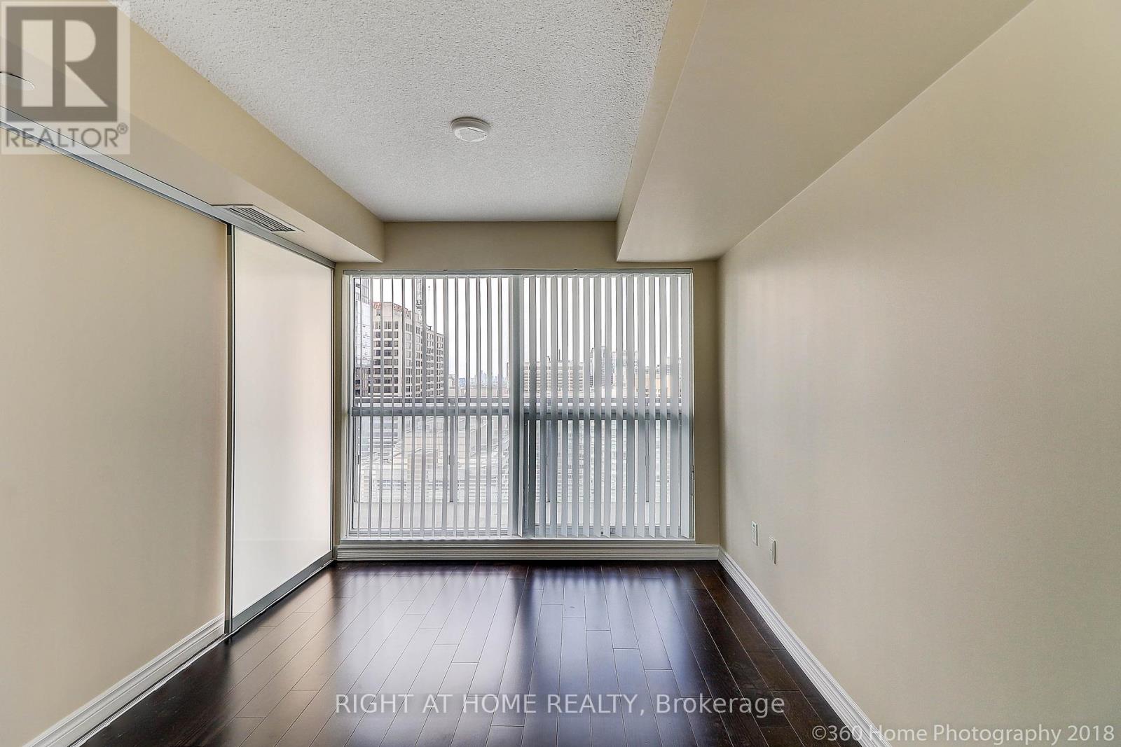 1912 - 386 Yonge Street, Toronto, Ontario  M5B 0A5 - Photo 17 - C12180791