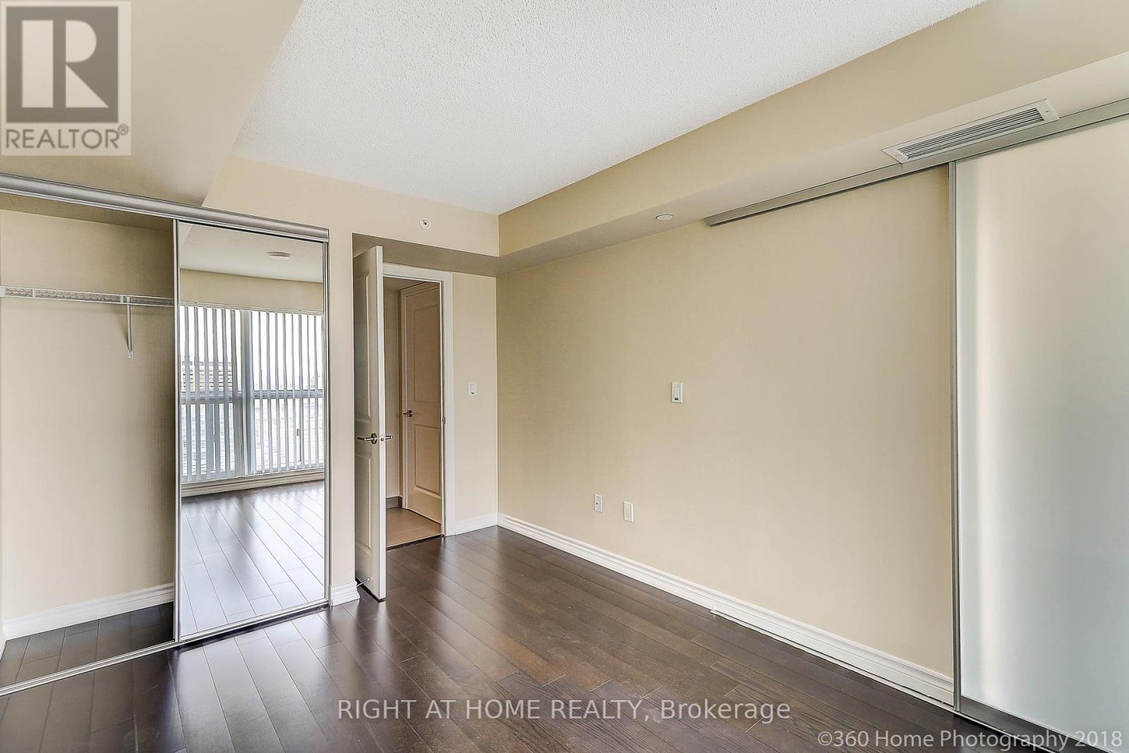 1912 - 386 Yonge Street, Toronto, Ontario  M5B 0A5 - Photo 19 - C12180791