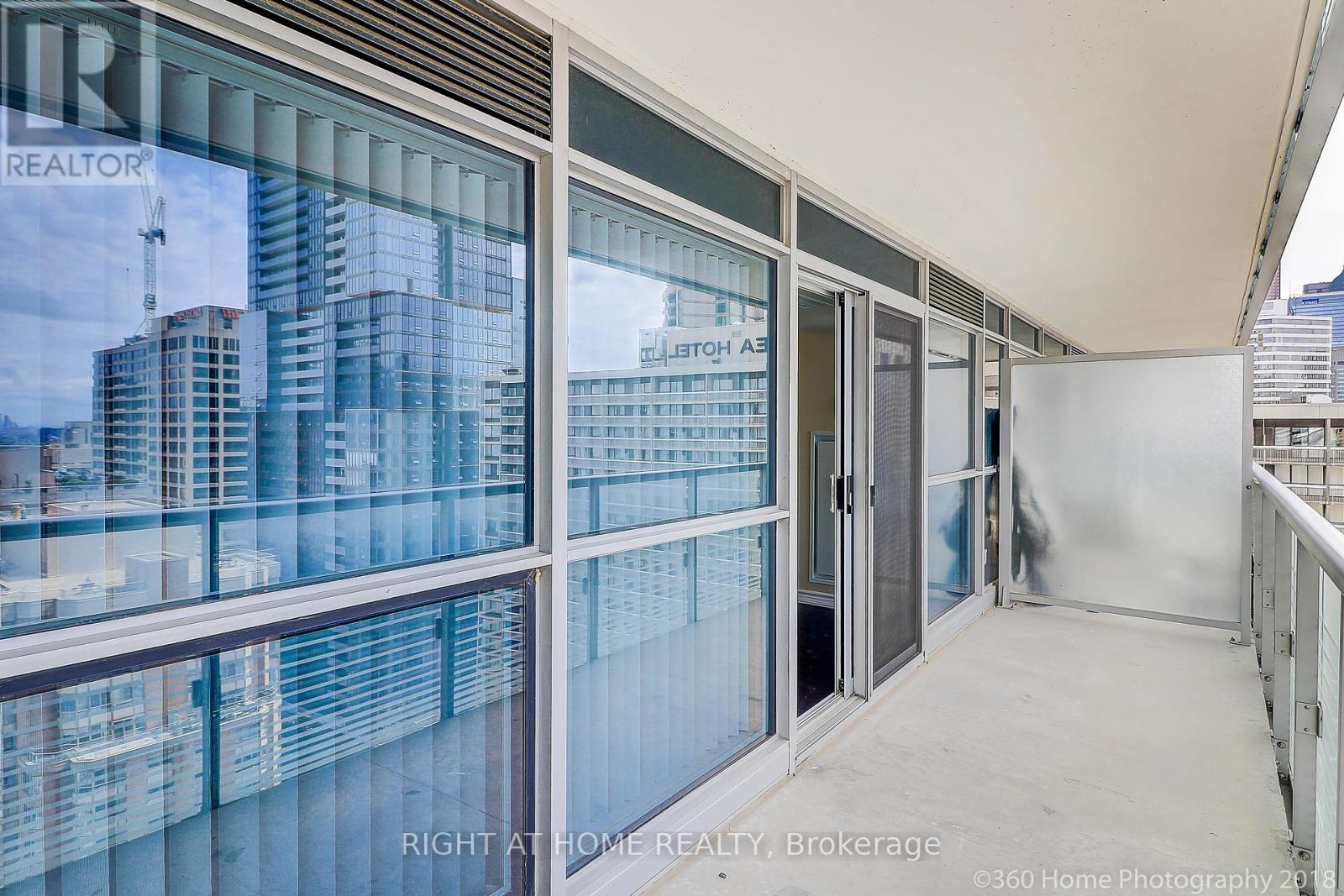 1912 - 386 Yonge Street, Toronto, Ontario  M5B 0A5 - Photo 21 - C12180791