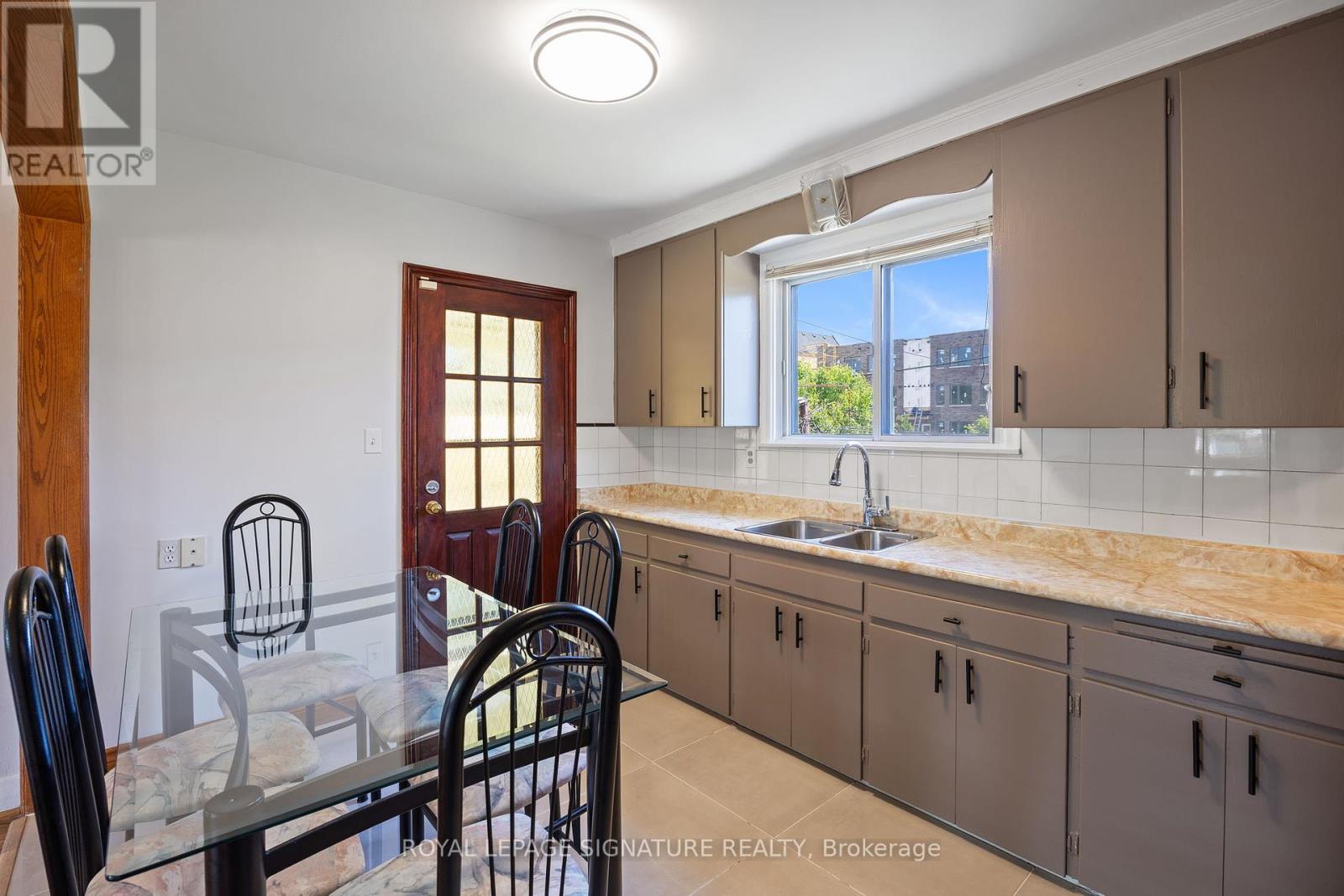 151 Ranee Avenue, Toronto (Englemount-Lawrence), Ontario  M6A 1N3 - Photo 16 - C12180838