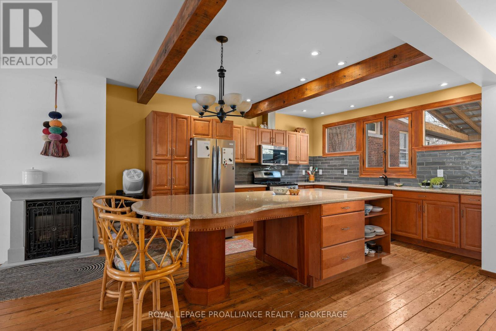 198 Bagot Street, Kingston, Ontario  K7L 3G1 - Photo 8 - X12180921