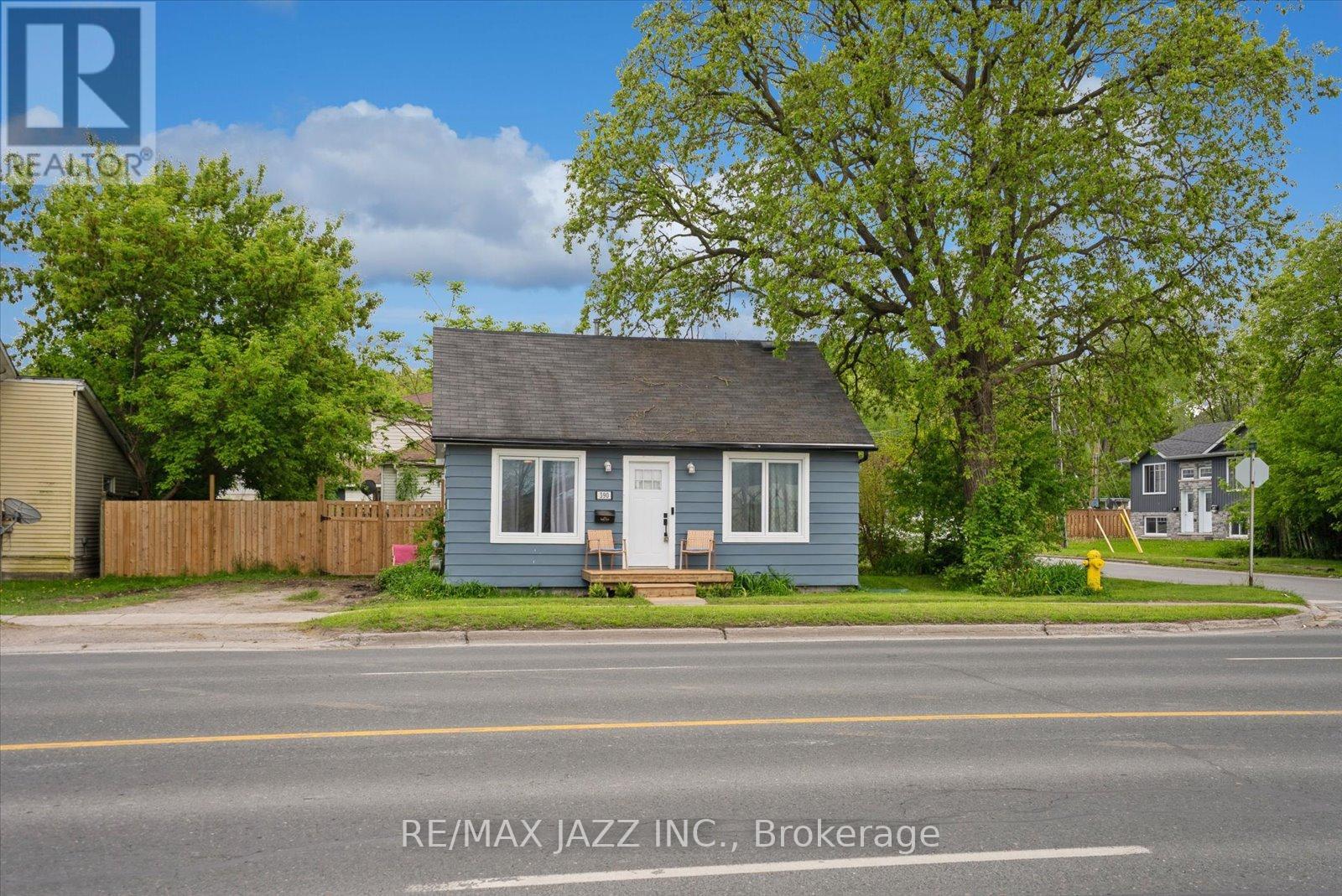 Property at 390 FRONT STREET image 1