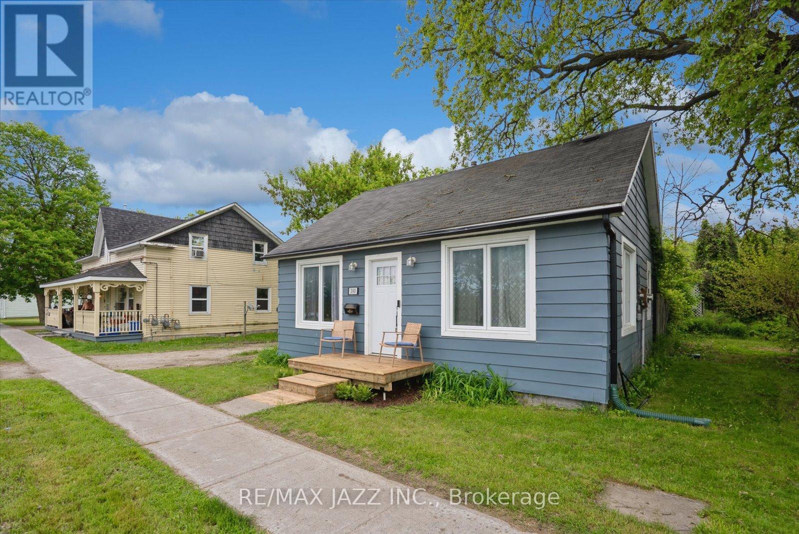 Property at 390 FRONT STREET image 3