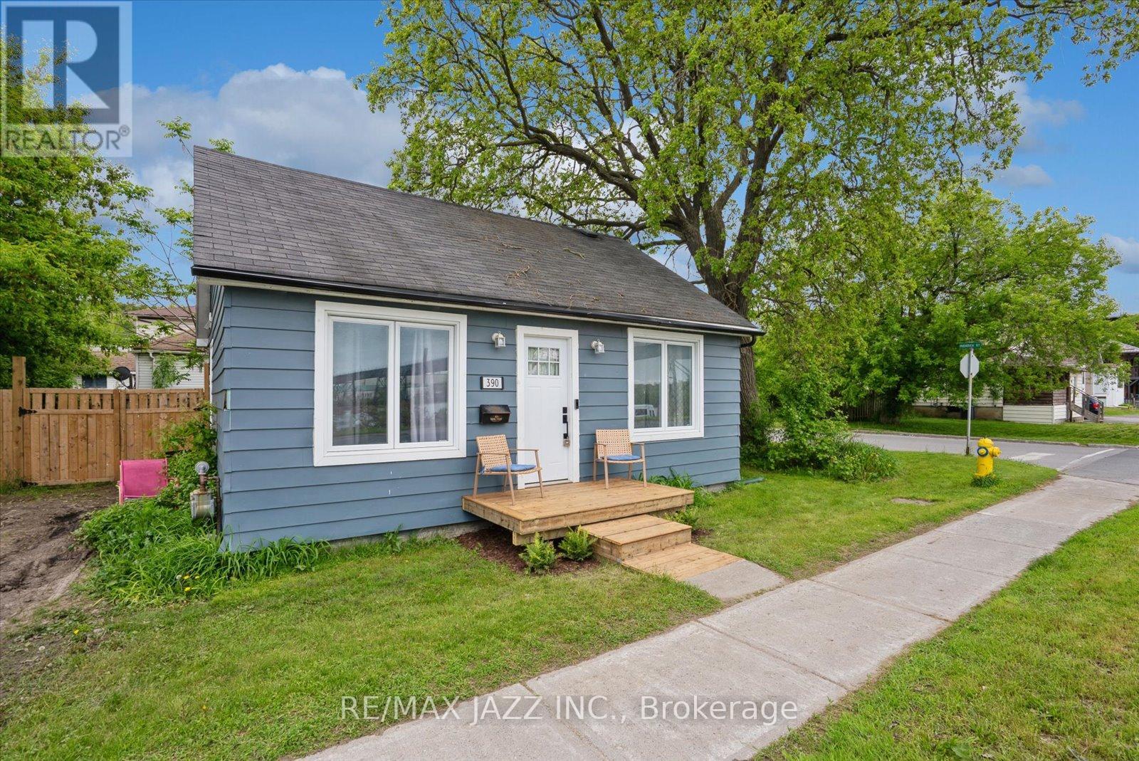 Property at 390 FRONT STREET image 4