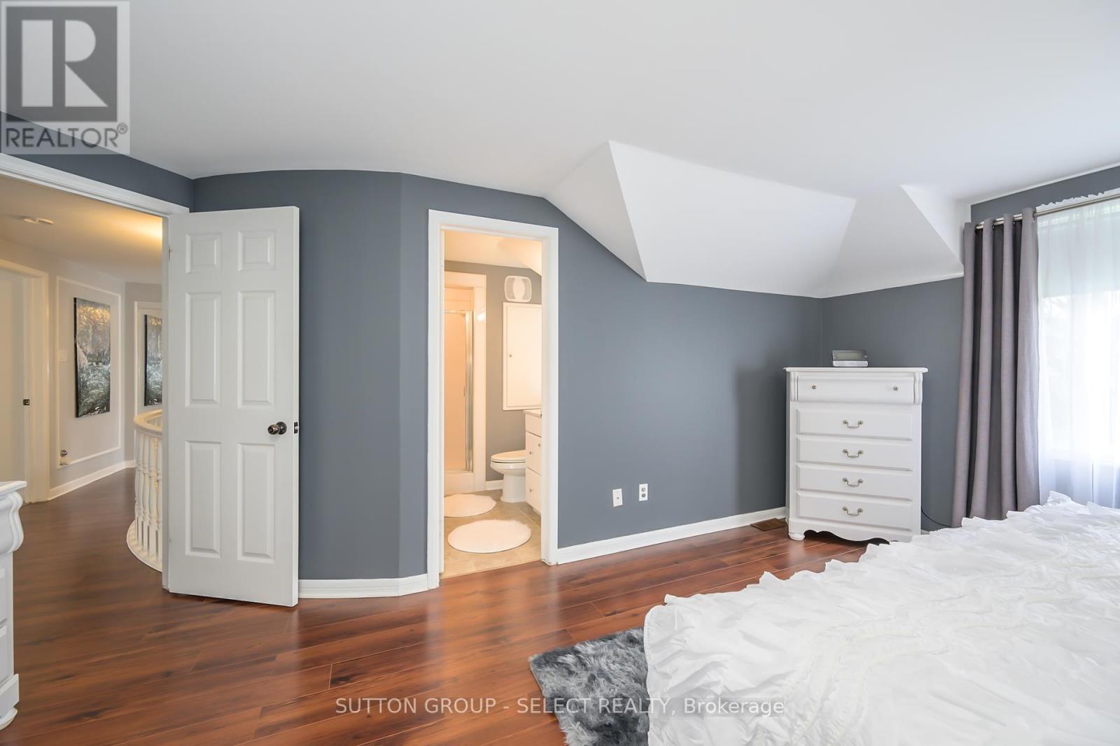 Photo 21 of 41 for 863 Griffith Street