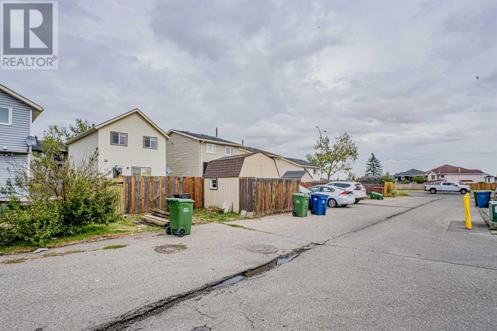 369 Falshire Drive Ne, Calgary, Alberta  T3J 1T8 - Photo 2 - A2214281