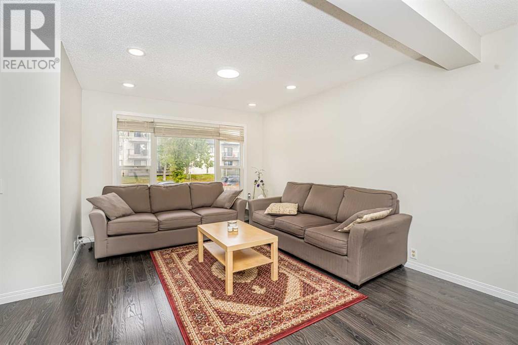 369 Falshire Drive Ne, Calgary, Alberta  T3J 1T8 - Photo 9 - A2214281