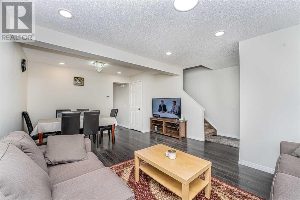 369 Falshire Drive Ne, Calgary, Alberta  T3J 1T8 - Photo 10 - A2214281