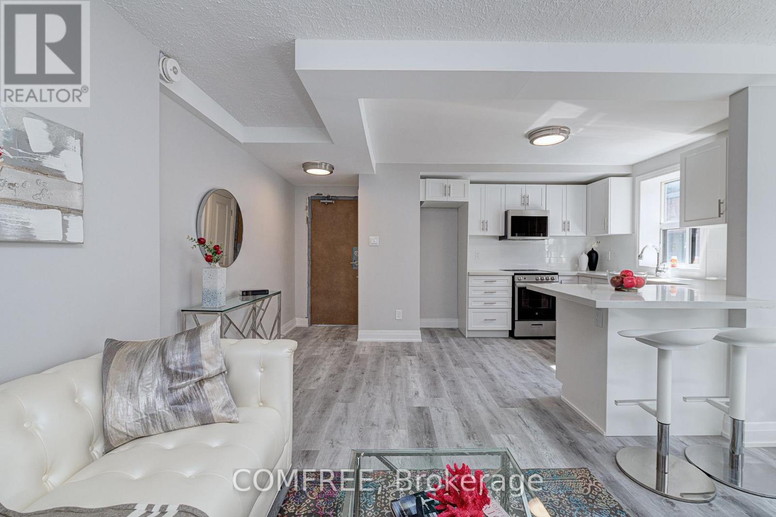 1161 O'connor Drive, Toronto, Ontario  M4B 2T5 - Photo 4 - E12181045