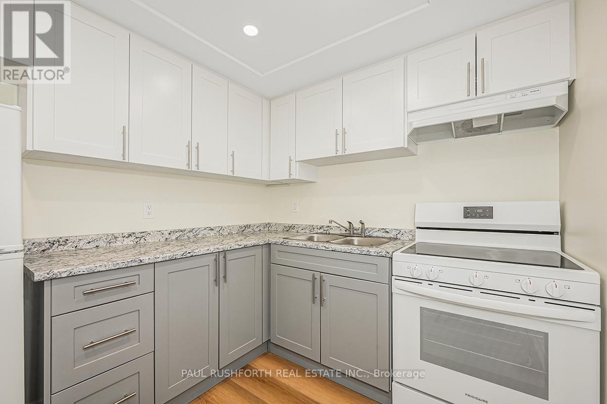 302 - 555 Brittany Drive, Ottawa, Ontario  K1K 4C5 - Photo 10 - X12181028