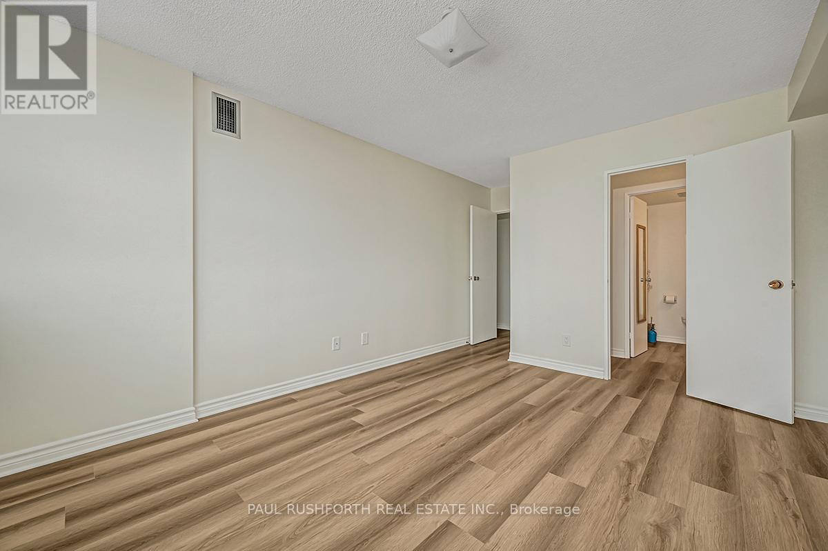 302 - 555 Brittany Drive, Ottawa, Ontario  K1K 4C5 - Photo 14 - X12181028