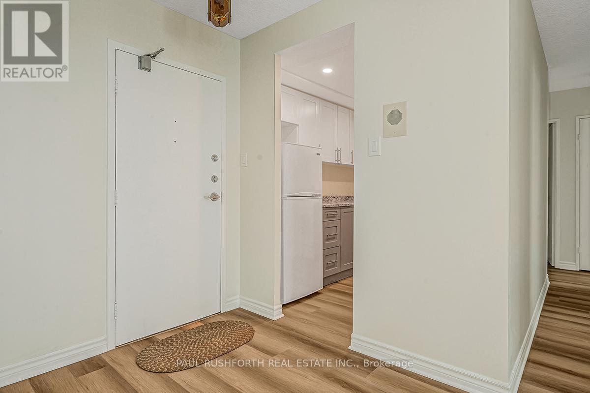 302 - 555 Brittany Drive, Ottawa, Ontario  K1K 4C5 - Photo 3 - X12181028