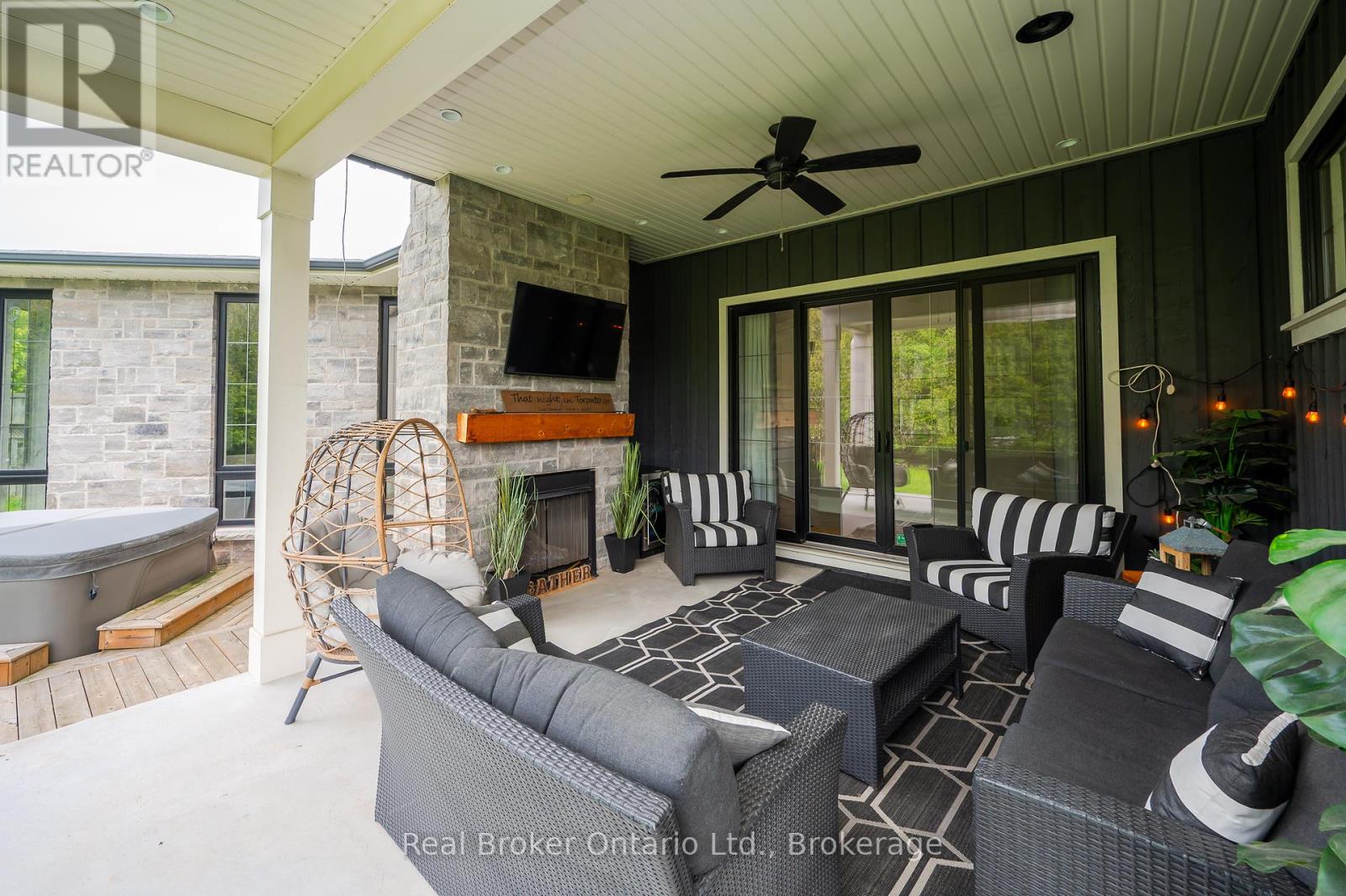 1247 Wood Place, Oakville (Wo West), Ontario  L6L 2R4 - Photo 43 - W12180941