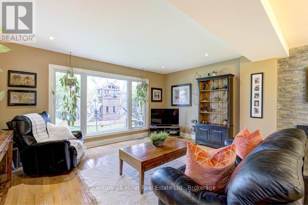 93 #8 Highway, Hamilton, Ontario  L9H 4V6 - Photo 12 - X12181043
