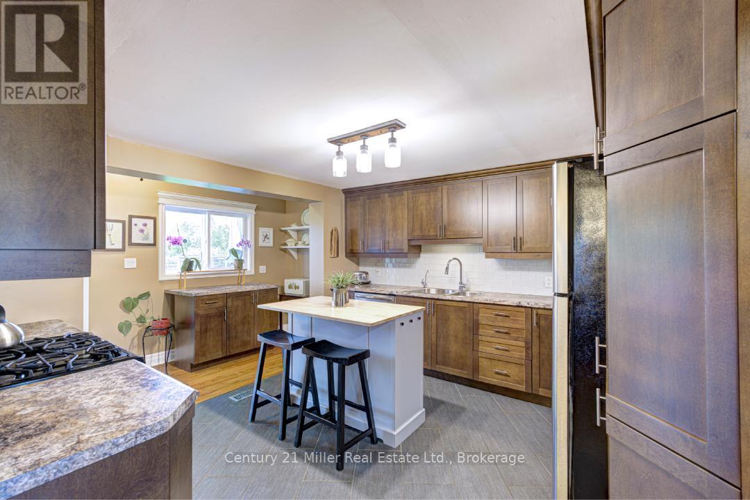 93 #8 Highway, Hamilton, Ontario  L9H 4V6 - Photo 13 - X12181043