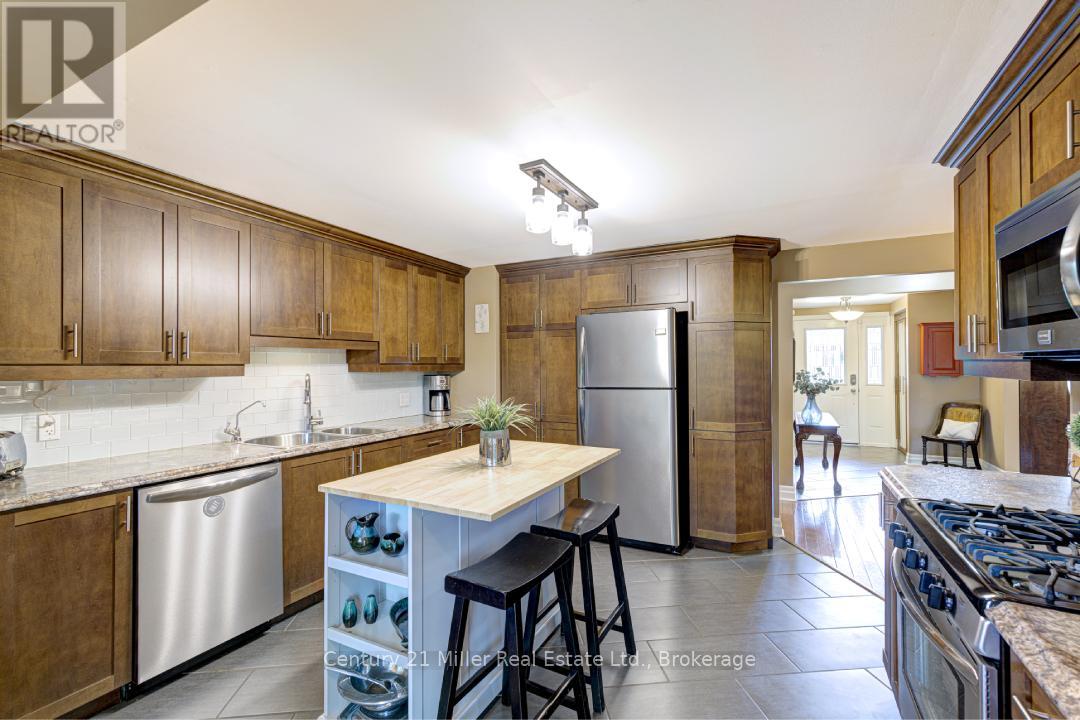93 #8 Highway, Hamilton, Ontario  L9H 4V6 - Photo 16 - X12181043