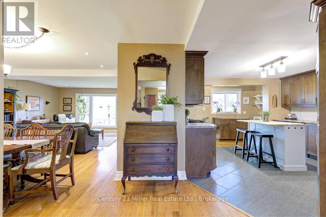 93 #8 Highway, Hamilton, Ontario  L9H 4V6 - Photo 7 - X12181043