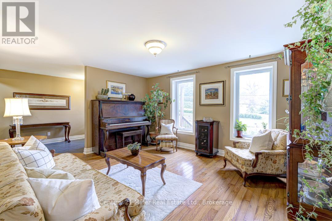 93 #8 Highway, Hamilton, Ontario  L9H 4V6 - Photo 8 - X12181043