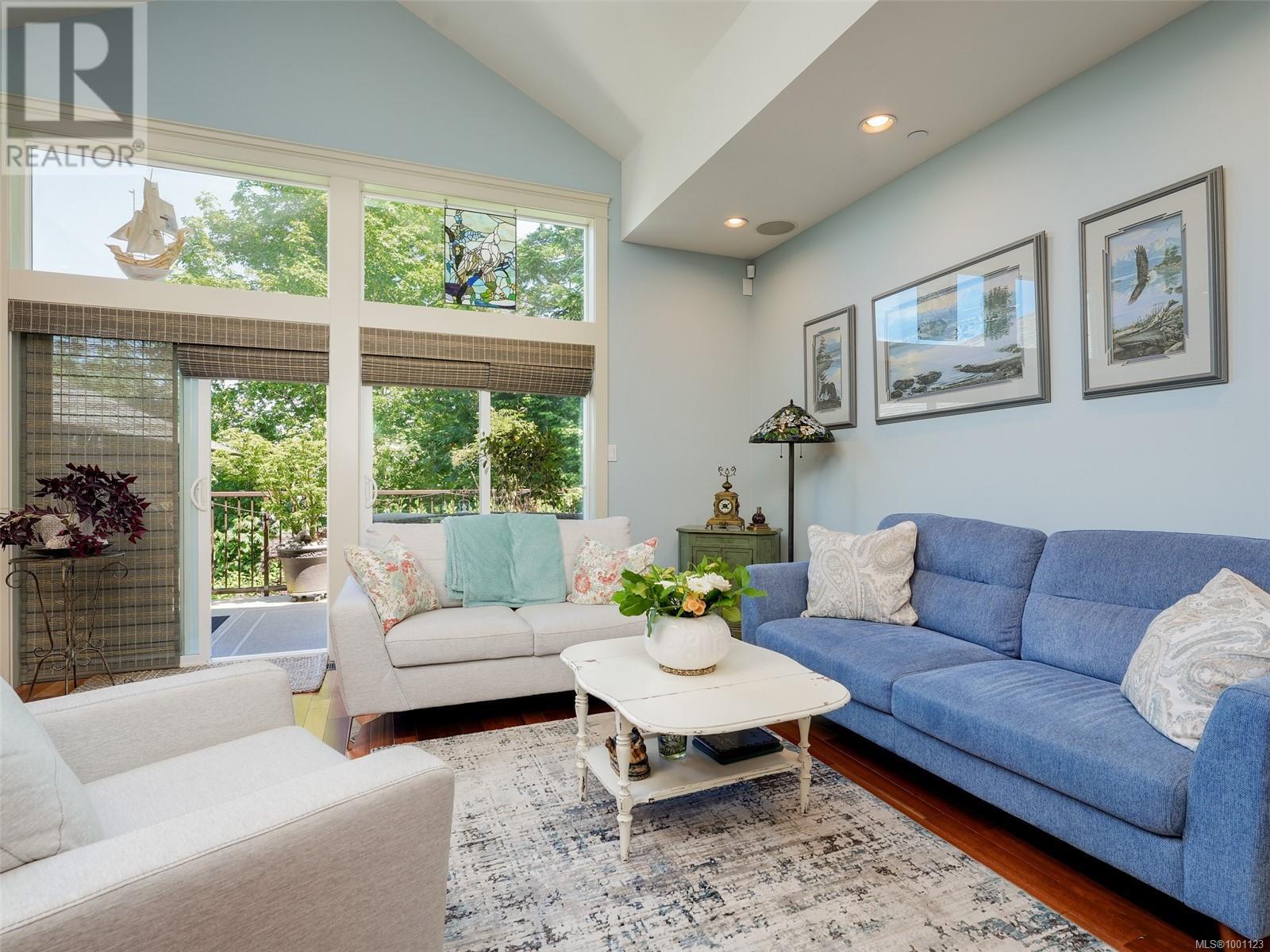 Property at 18 551 Bezanton Way image 3