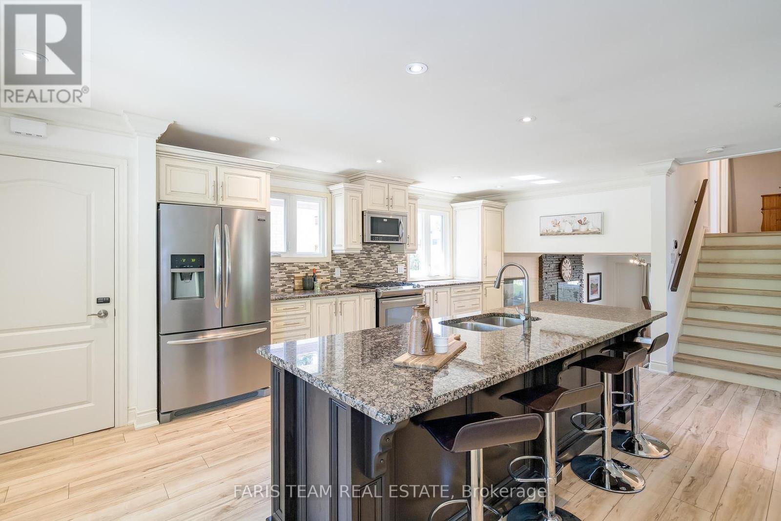 47 Springhome Road, Barrie, Ontario  L4N 2W6 - Photo 5 - S12180801