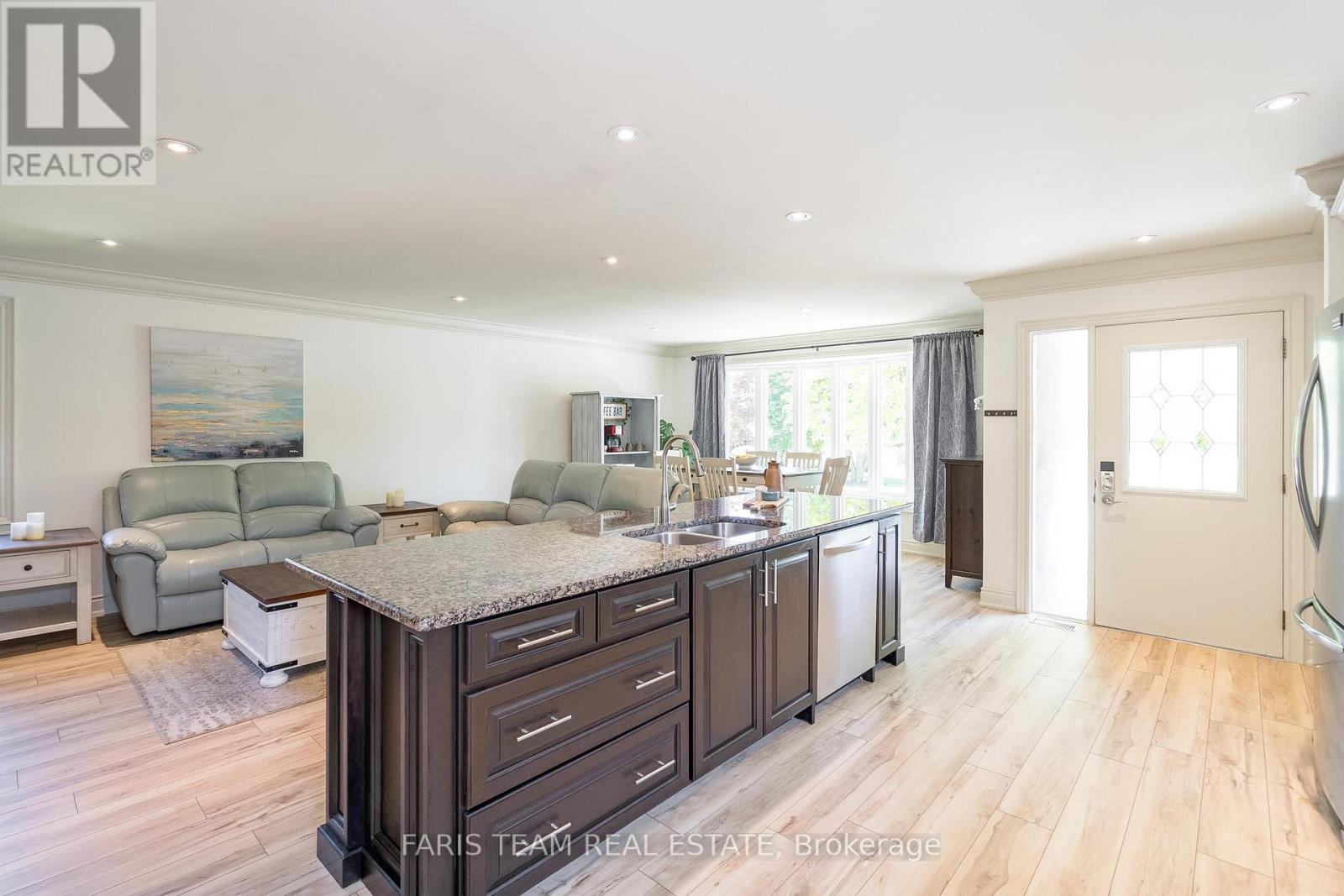 47 Springhome Road, Barrie, Ontario  L4N 2W6 - Photo 8 - S12180801