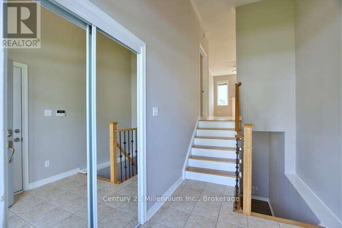 68 Oriole Crescent, Wasaga Beach, Ontario  L9Z 1A9 - Photo 4 - S12180974