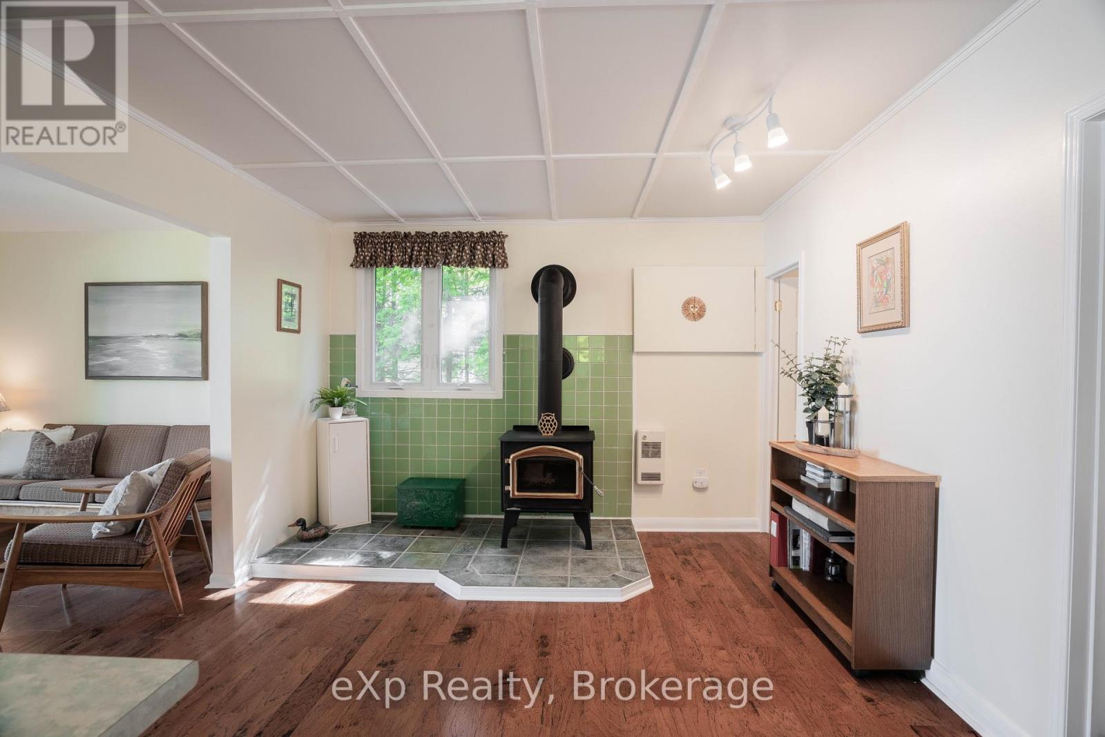 554 Mallory Beach Road, South Bruce Peninsula, Ontario  N0H 2T0 - Photo 11 - X12180954
