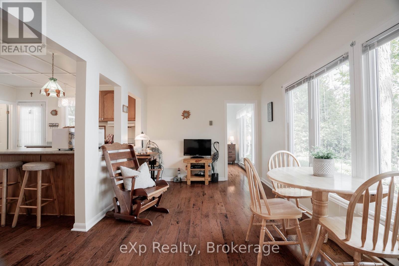 554 Mallory Beach Road, South Bruce Peninsula, Ontario  N0H 2T0 - Photo 16 - X12180954